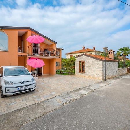 Ferucio House With Apartments Umag Bagian luar foto