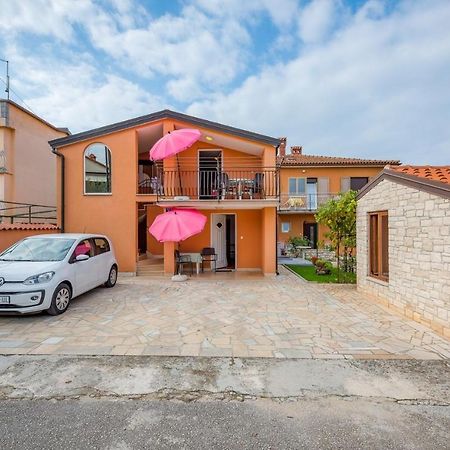 Ferucio House With Apartments Umag Bagian luar foto